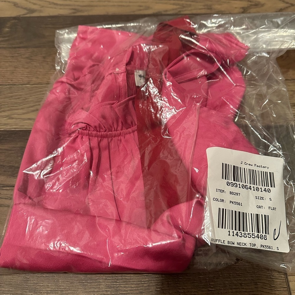 Jcrew Factory Bow-neck top with ruffles
Item BD297 - Picture 2 of 2
